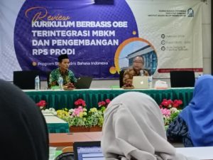 Koorprodi BSA Menjadi Narasumber Workshop Kurikulum dan Pengembangan RPS Berbasis Outcome Based Education (OBE) di IAIN Kediri